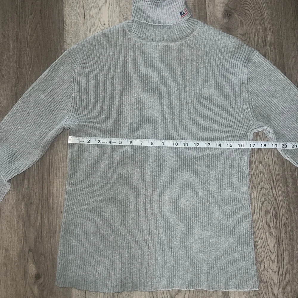 Polo by Ralph Lauren Light Gray Ribbed Turtleneck Sweater with RL Flag Logo - Picture 7 of 9